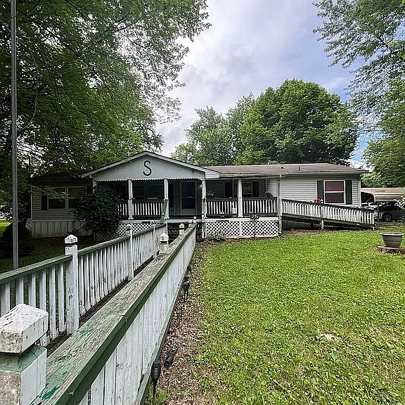 Spacious 4-Bedroom Home in Quiet Leavenworth Neighborhood