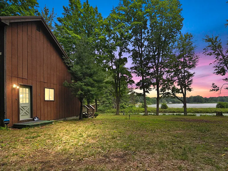 Tranquil Lakefront