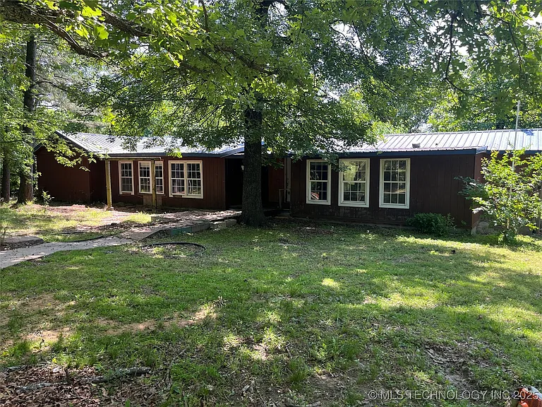 Fixer-Upper Near Lake Eufaula on 1.25 Wooded Acres