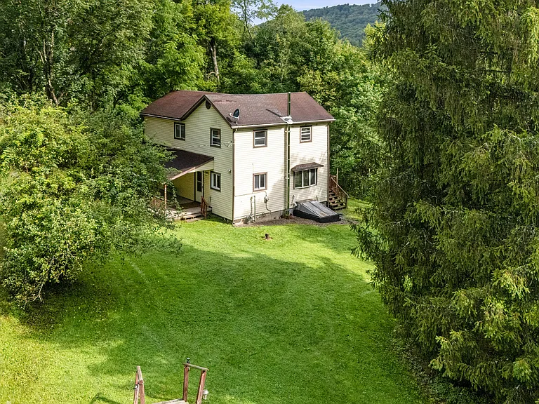 Move-In Ready Home Surrounded by Nature