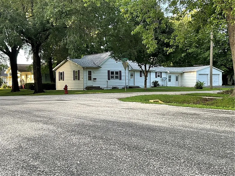 Charming Single-Story House Near Schools
