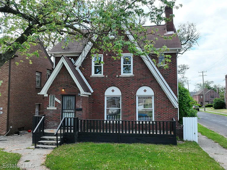 Move-In Ready Tudor Hom