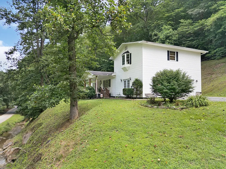 Spacious 4-Bedroom Home with Master on Main Level – Privacy & Peace Included