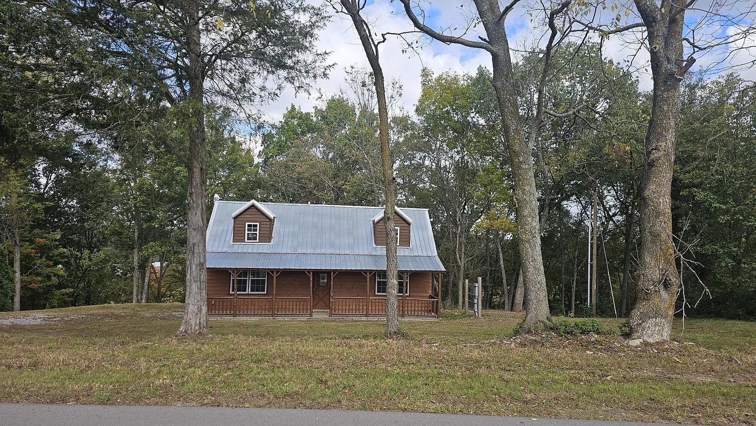 Charming Log Cabin Retreat – Danville