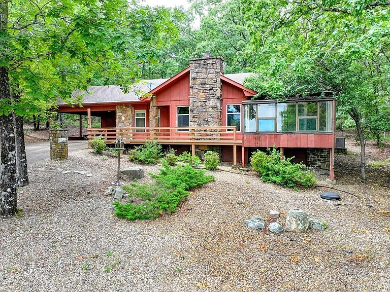 Charming Cabin-Style Home with Ridge Views – $225,000
