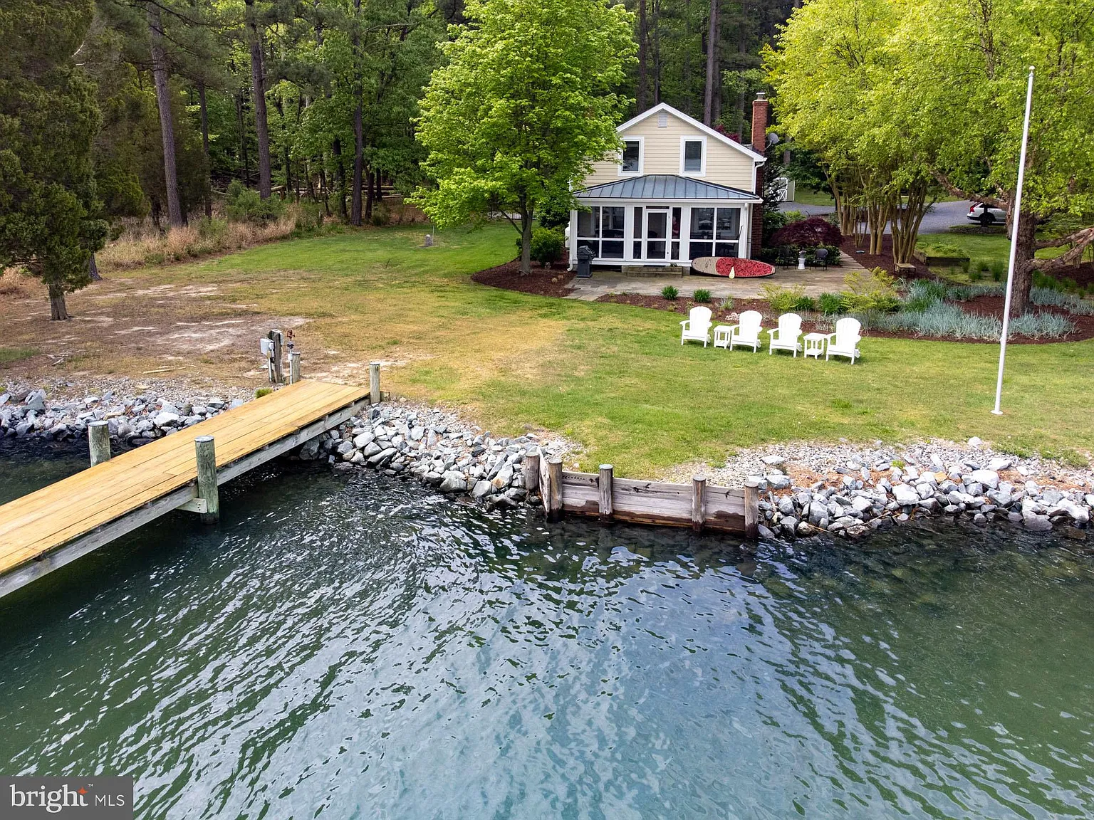 Waterfront Cottage Retreat on Grace Creek