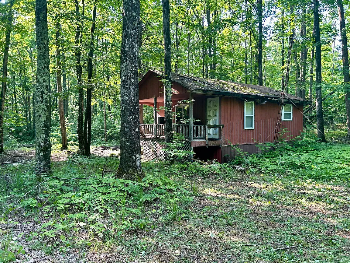 4.57-Acre Private Off-Grid Retreat Adjacent to State Land