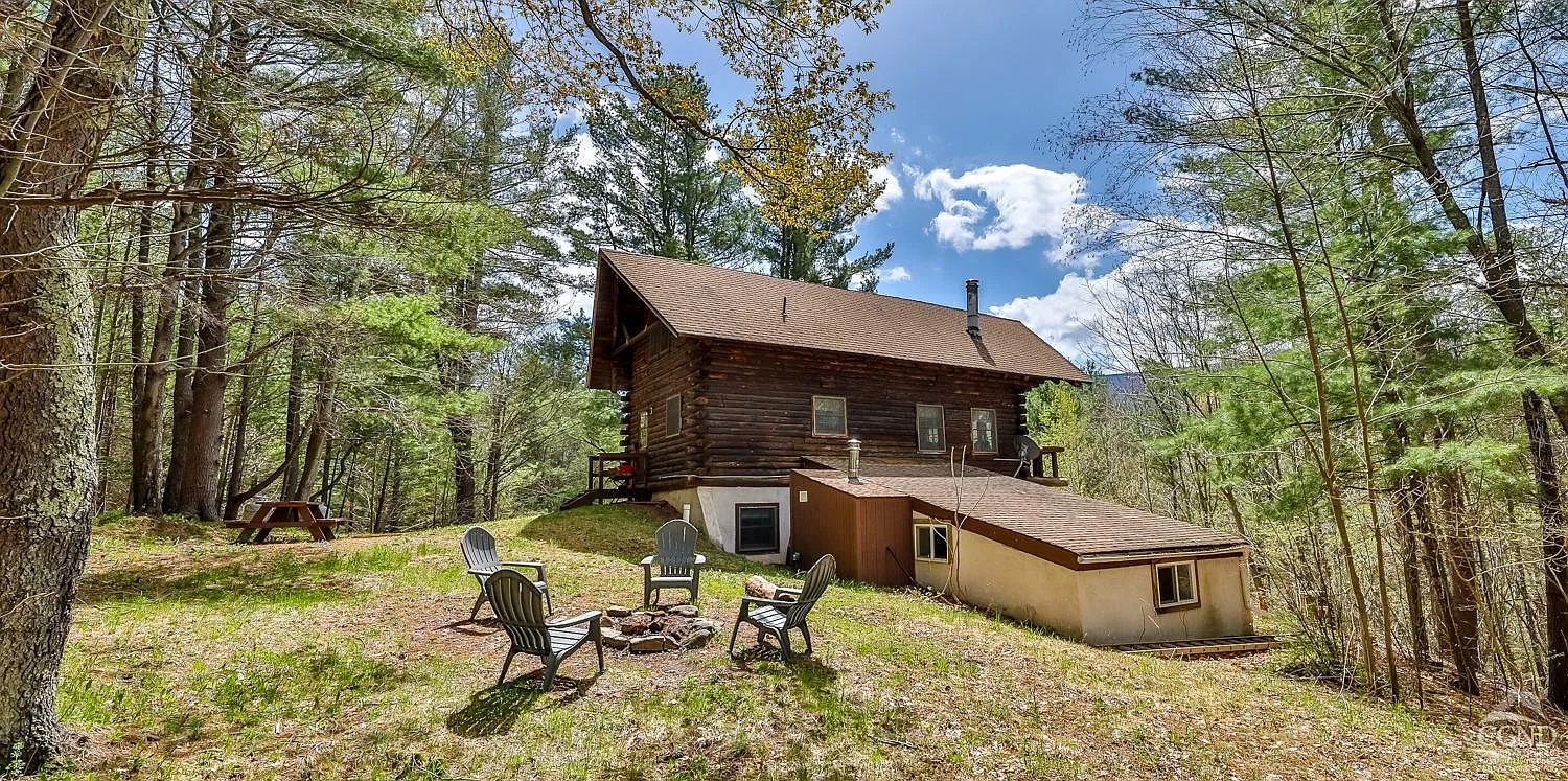 Secluded 2.5‑Acre Mountain Log Retreat with Indoor Heated Pool!