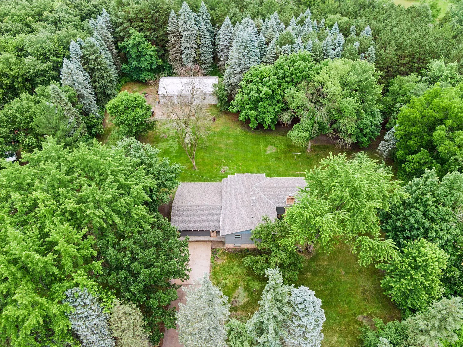 Charming 3‑Bed, 2‑Bath Home on 2.5 Acres with Pole Barn