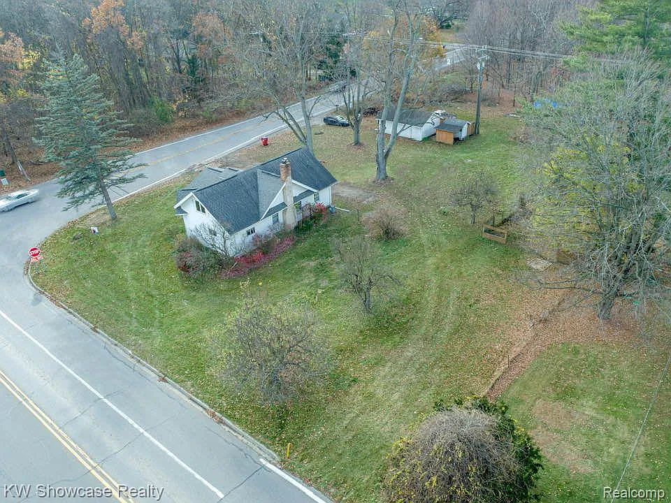 Historic 5-Bedroom Home with Garage & Garden in Highland