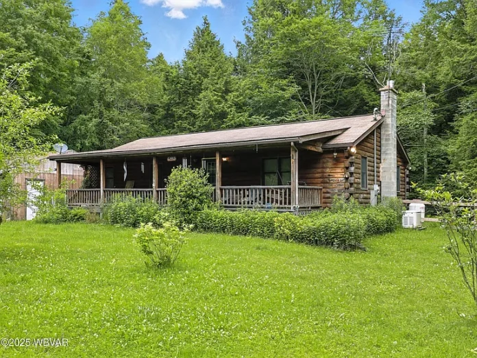 Rustic Charm Meets the Unexpected