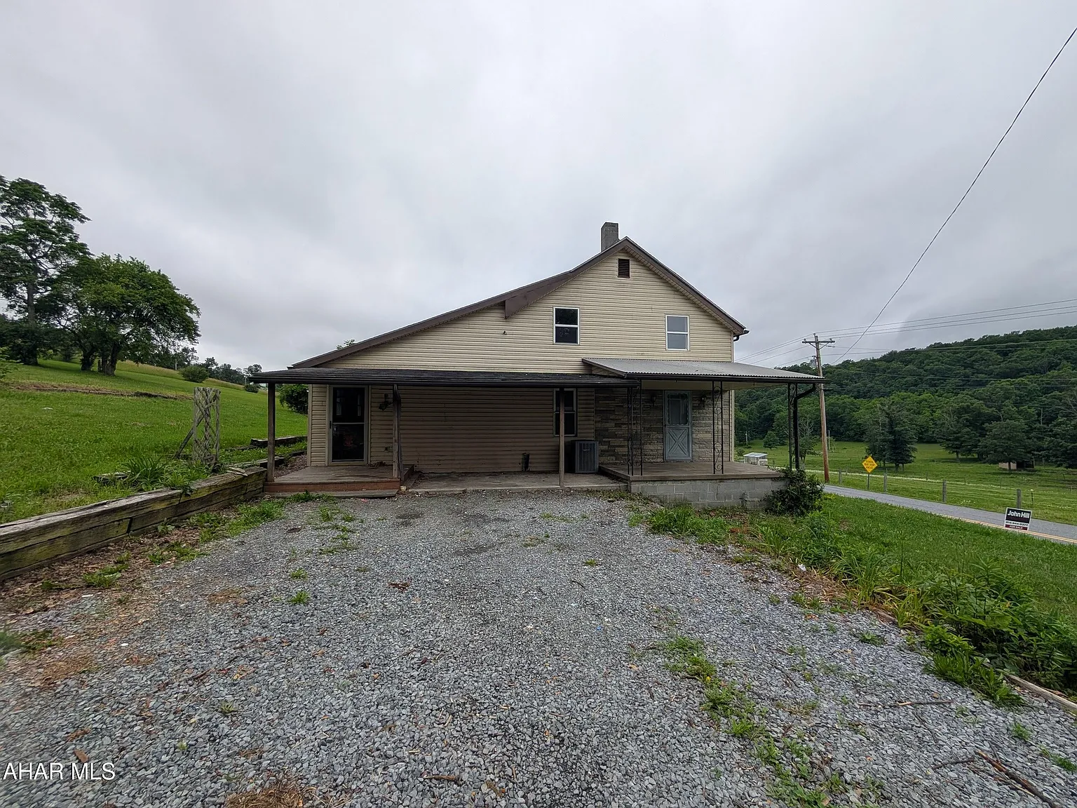 3 Bed, 1 Bath on Spacious Lot in Everett, PA
