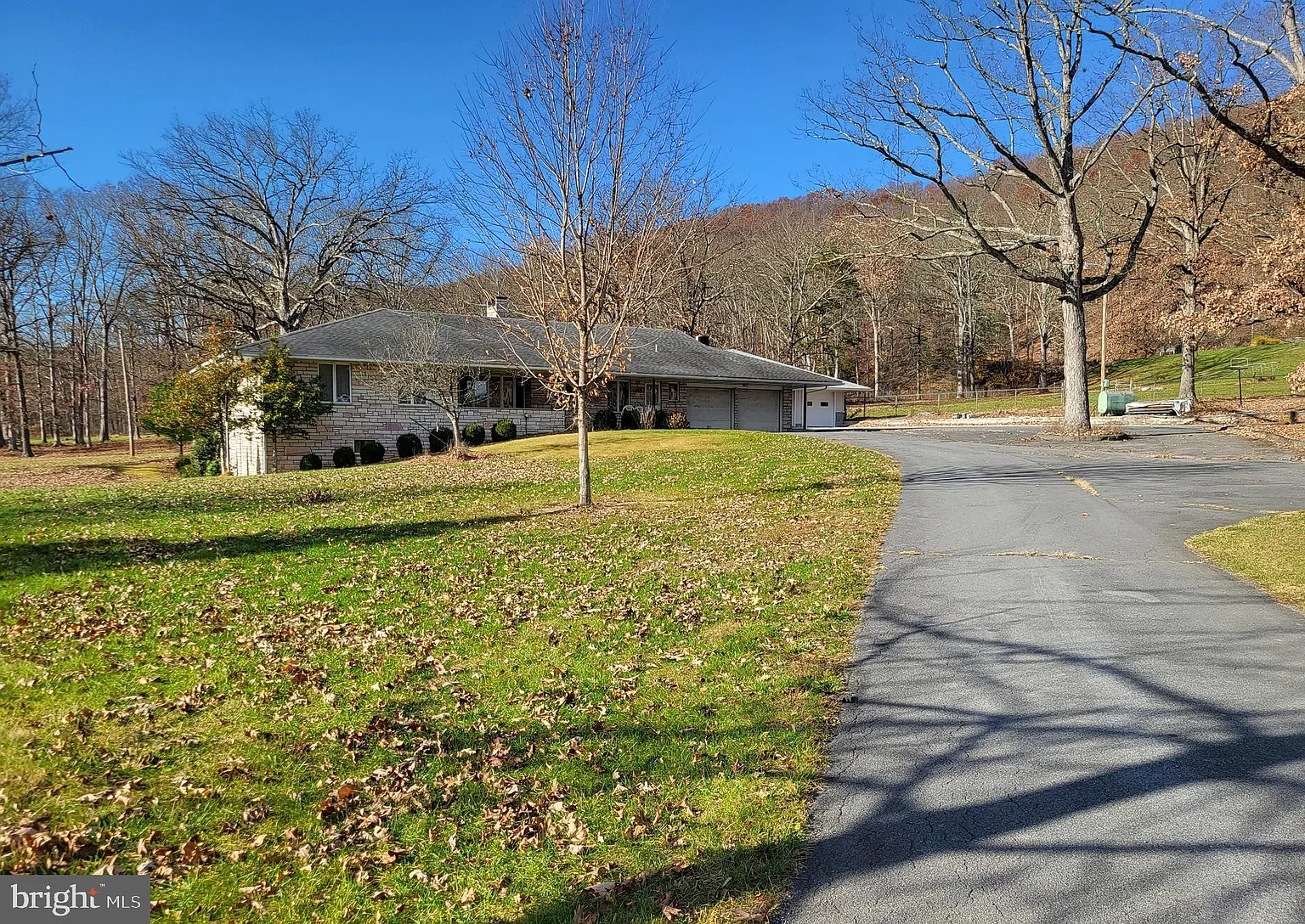 Stone Ranch on 16 Acres with Ponds & Garages