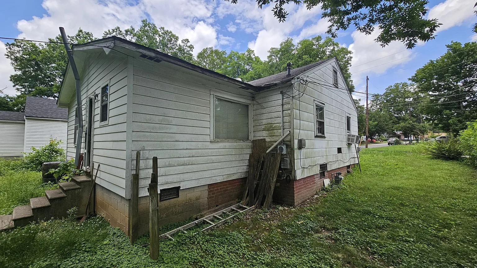 Fixer-Upper Investment Opportunity – 3BR/2BA Home on Spacious Lot in Jackson, TN