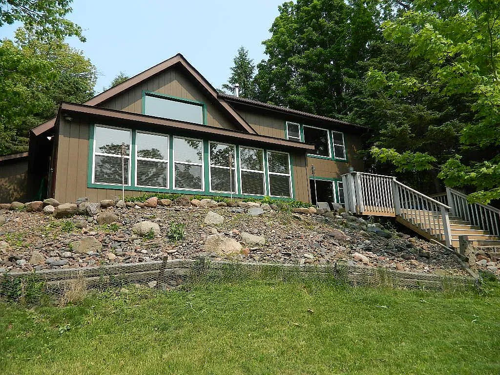 Tranquil Country Retreat Surrounded by Nature in Barnum, Minnesota