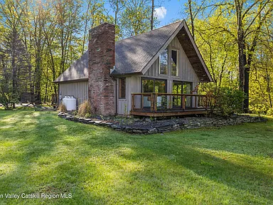 Charming Waterfront Chalet with Golf Course Views in High Falls, NY