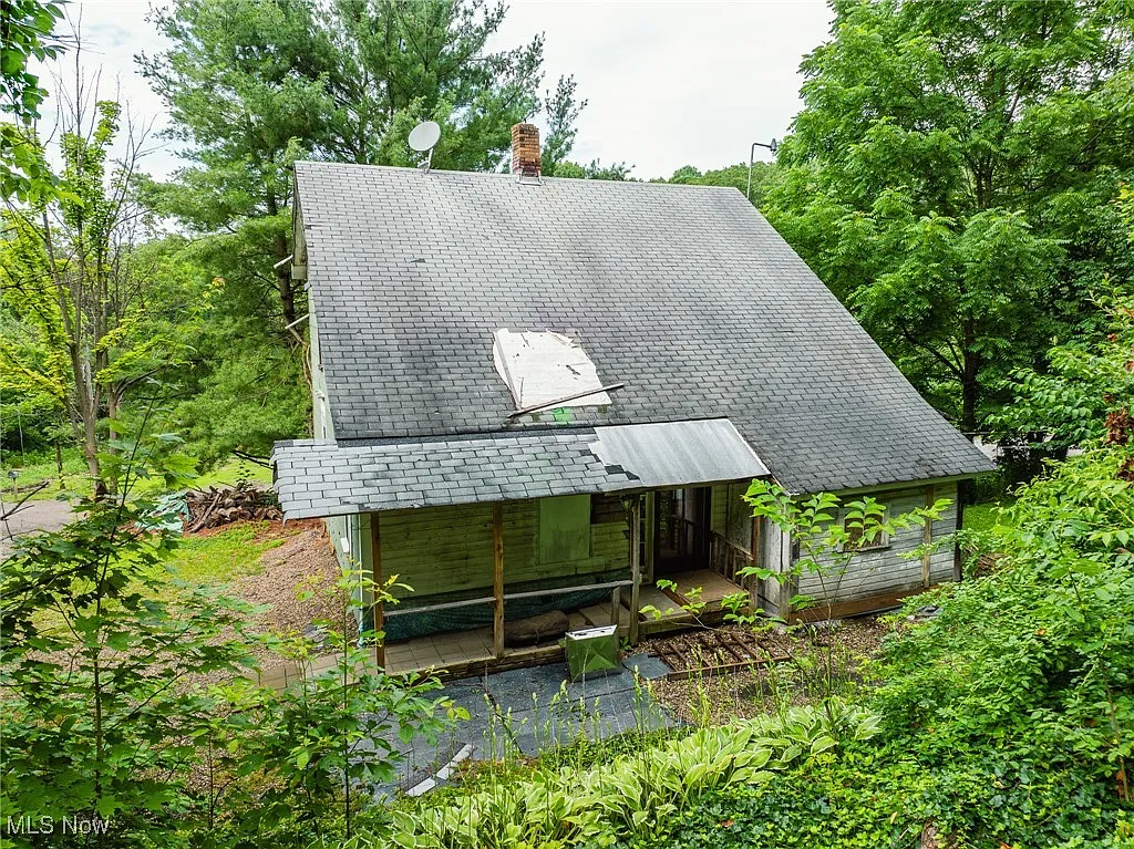Charming Country Home with Spacious Land and Peaceful Surroundings