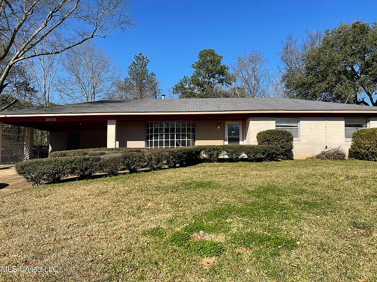 Charming Fixer-Upper Single-Story Home on Spacious Lot in Pearl, MS