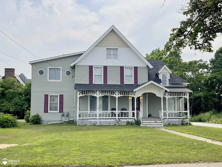 Spacious Victorian Fixer-Upper with Investment Potential
