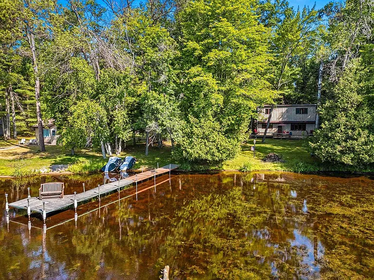 Peaceful Riverfront Getaway with Scenic Views in Crivitz, WI