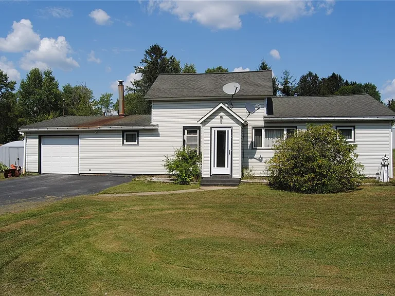 Charming Rural Home with Investment Potential in Kane, PA