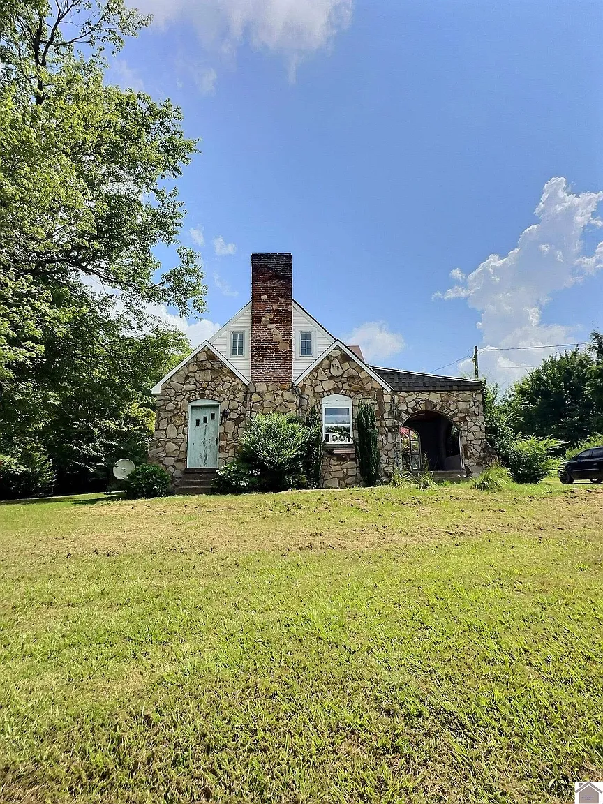 Charming Farmhouse on 2 Acres in Clinton, KY – Great Renovation Opportunity