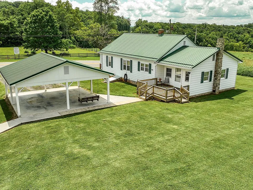 Mountain-View Retreat | 2BR Bungalow with 1,296 Sq Ft of Charm