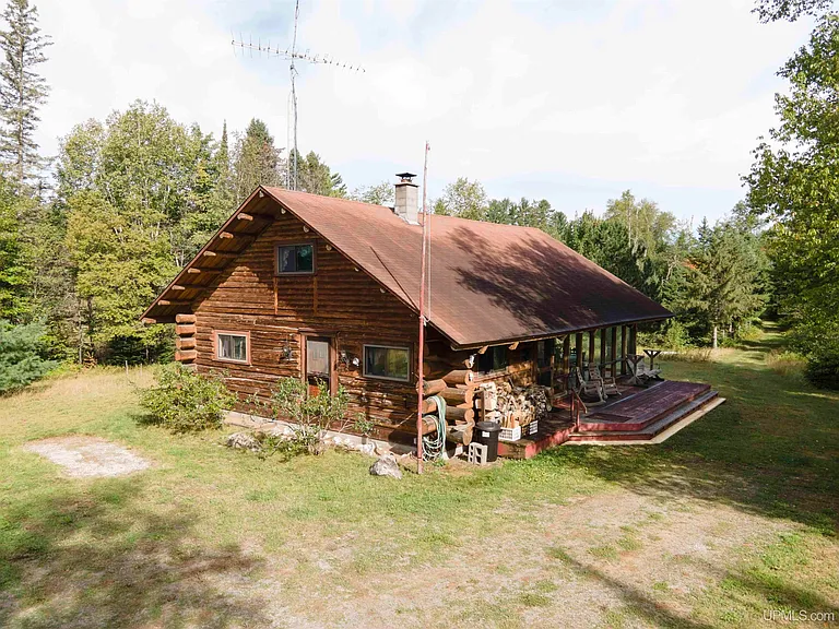Off-Grid Log Cabin on 273 Acres