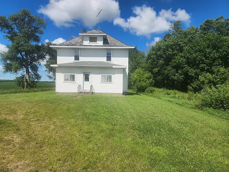 Historic 5-Bedroom Farmhouse on 6 Acres
