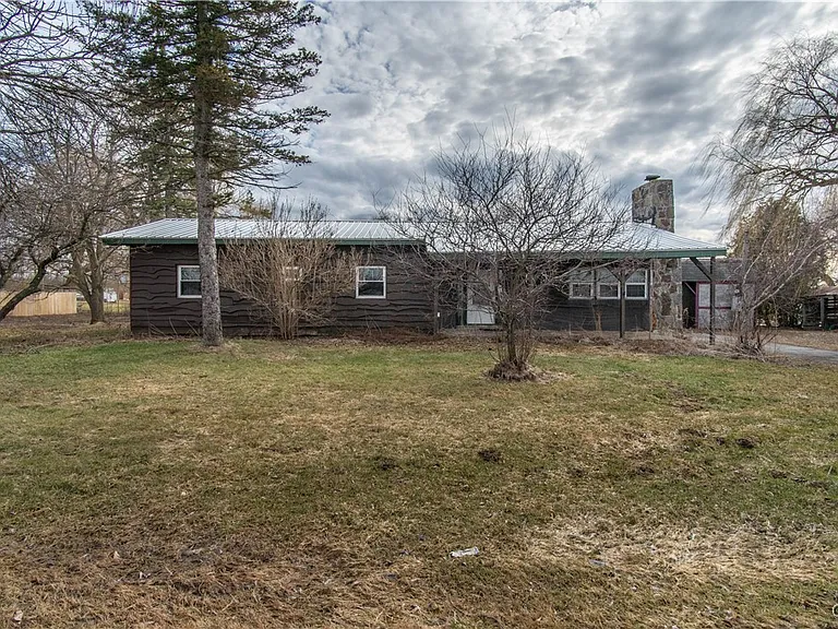 Spacious 4-Bed Ranch Home on Nearly 1 Acre with Garage