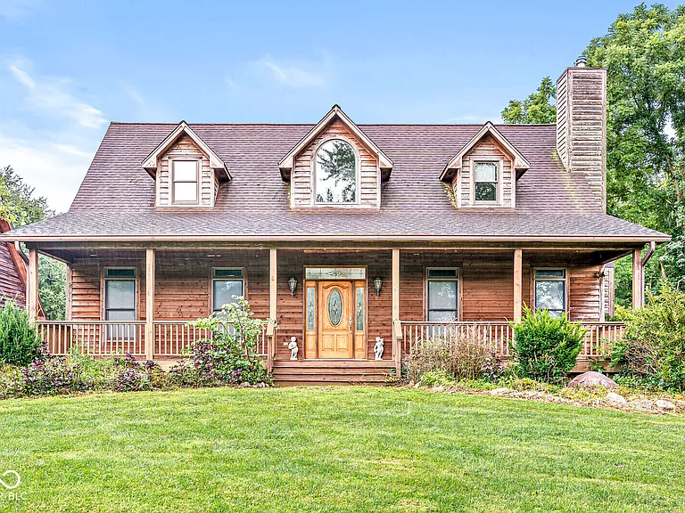 Rustic Cedar Estate on 10 Acres – Auction September 20, 2025
