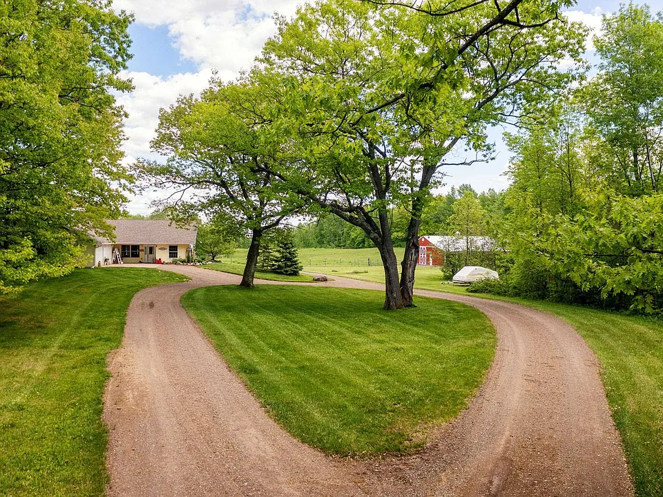 Your Ideal Hobby Farm on 12.57 Acres – Peaceful Country Living Awaits
