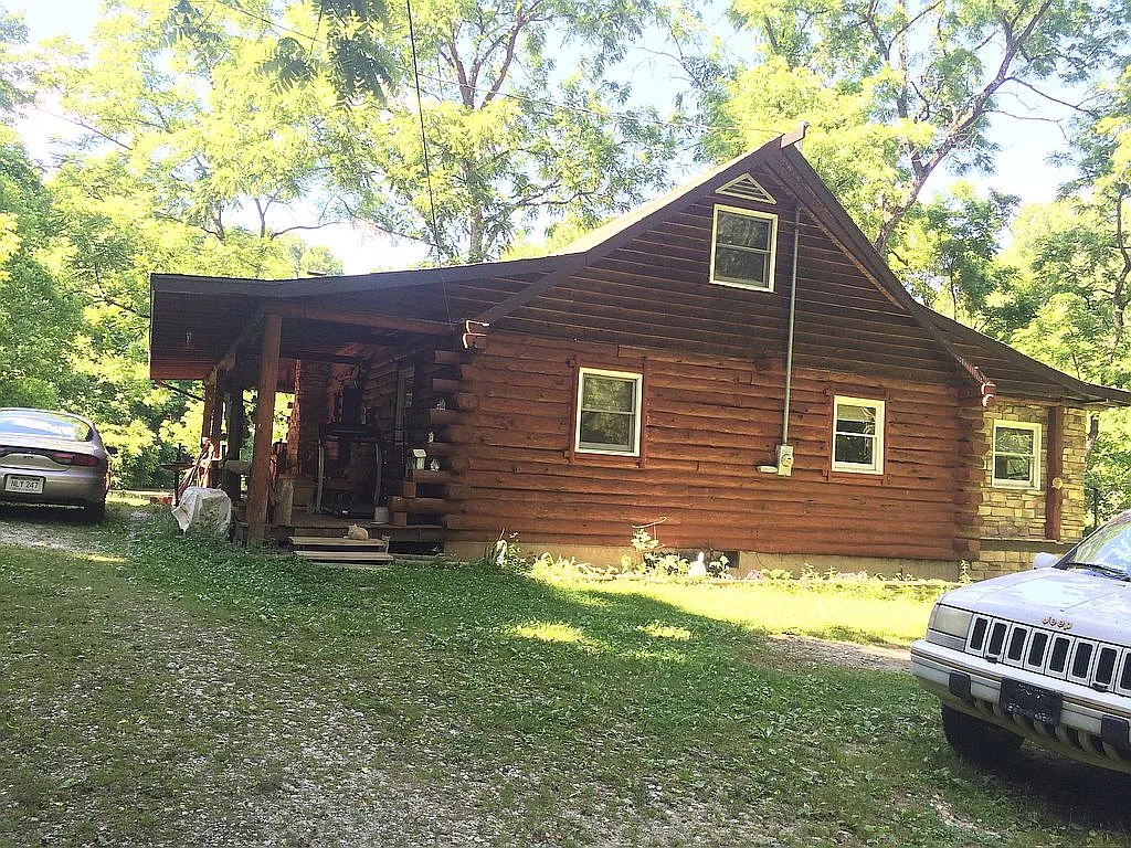 Cozy Rustic Cabin Featuring 3 Bedrooms and 3 Ponds
