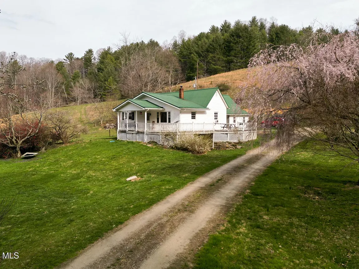 27.6 Acres of Serene Mountain Land