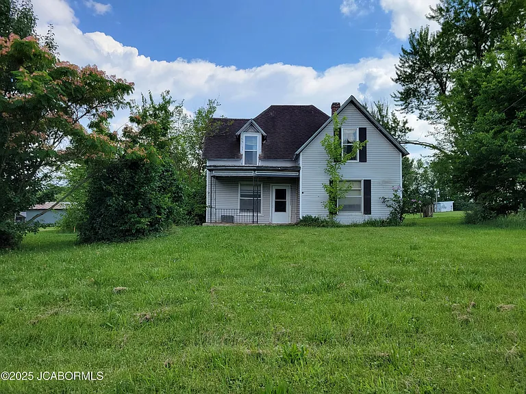 pacious 5-Bedroom Historic Home on 2 Acres