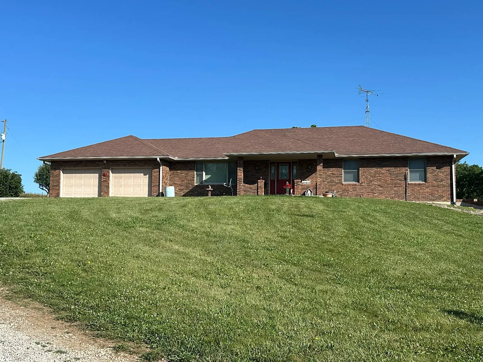 Charming Brick Ranch Home on 2.2 Acres – Peaceful Country Living