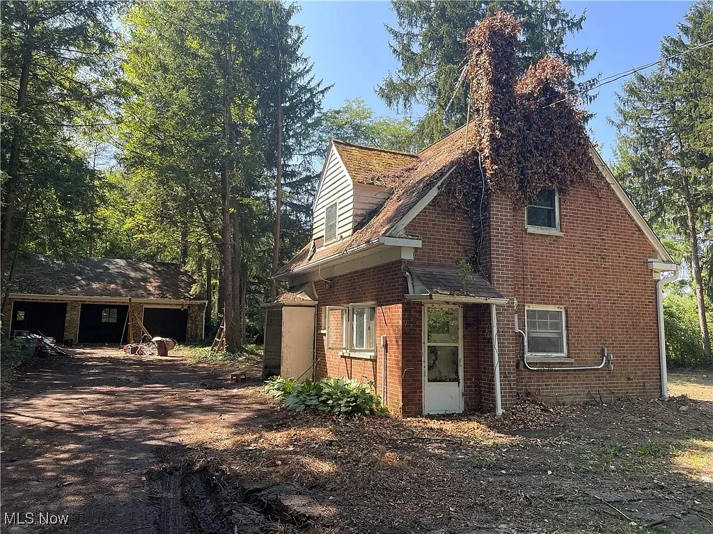 30-Acre Property with Home, Garden House & Barn in Chardon, Ohio