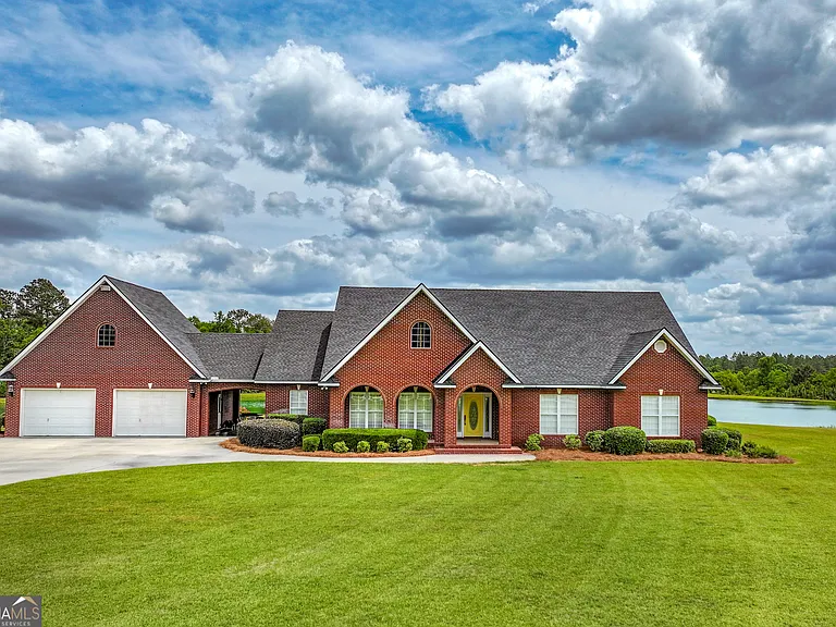 Luxurious 4-Bedroom Riverfront Estate on 200 Acres with Private Dock
