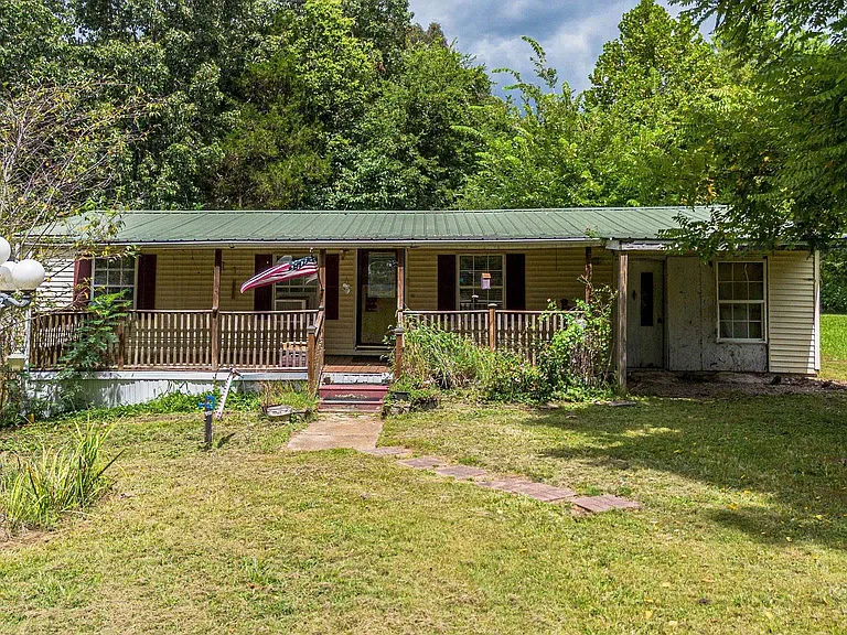 Charming Fixer-Upper with Great Potential in Peaceful Country Setting