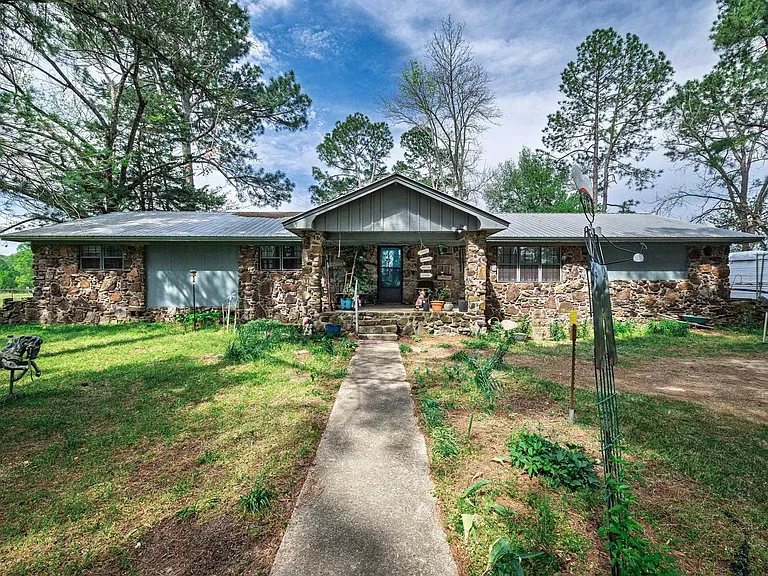 Spacious Rural Retreat with Endless Outdoor Opportunities