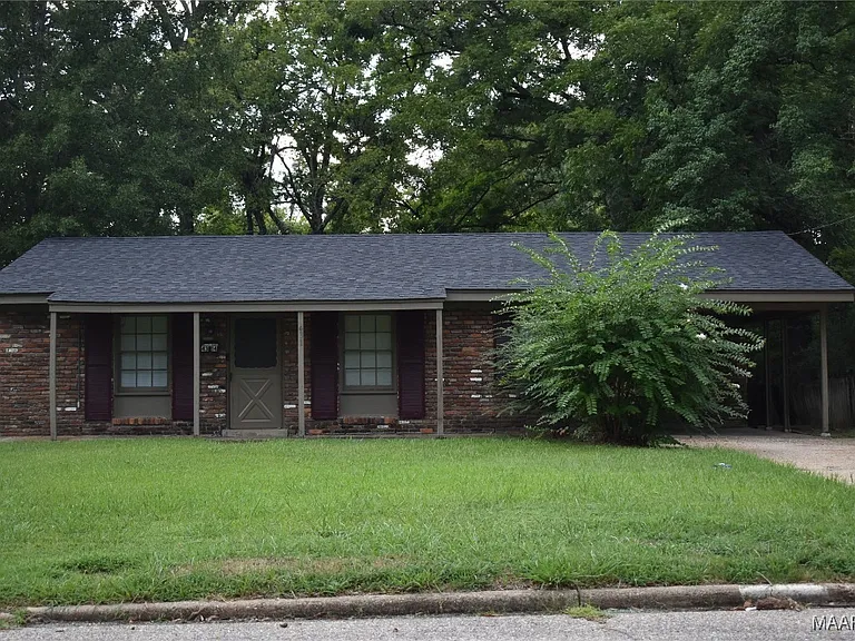 Cozy Brick Residence with Large Yard in Peaceful Montgomery Area