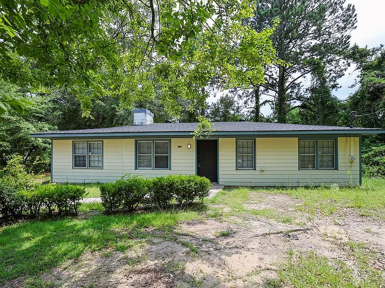 Charming Updated Cottage in Peaceful Albany Area