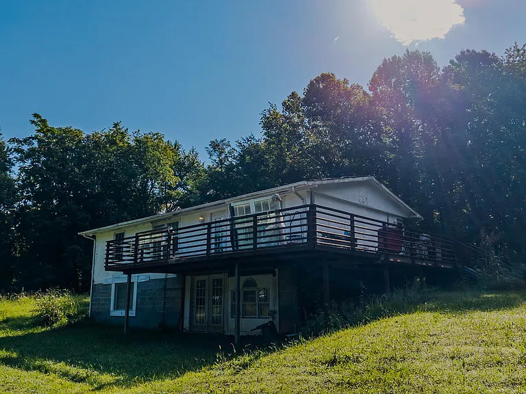 Cozy Home with Spacious Yard in a Quiet, Convenient Location