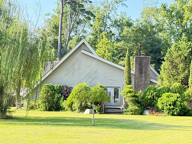 Peaceful Family Retreat with Space to Grow