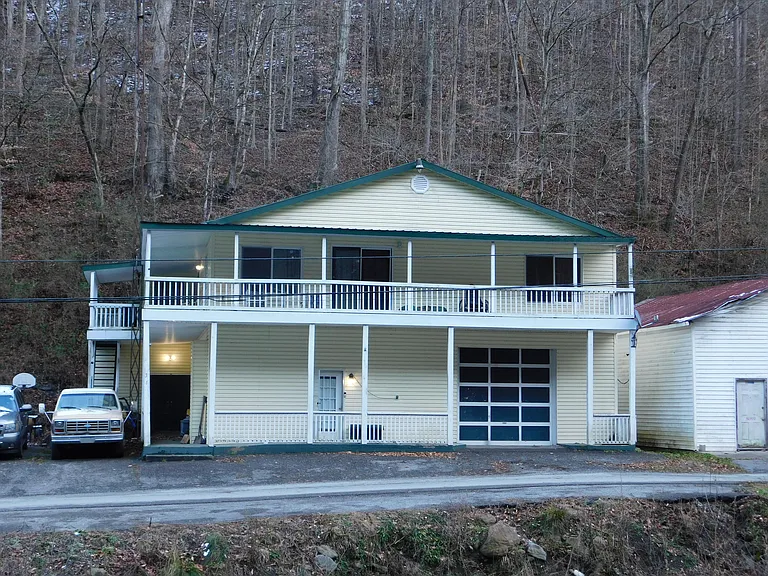 Spacious Mountain Retreat with Investment Potential