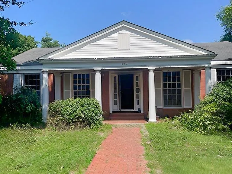 Fixer-Upper with Great Potential in Quiet Neighborhood