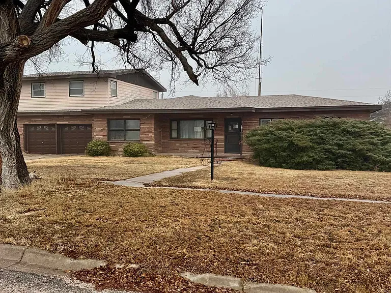 Charming 5-Bedroom Home with Spacious Living in the Heart of Minneola