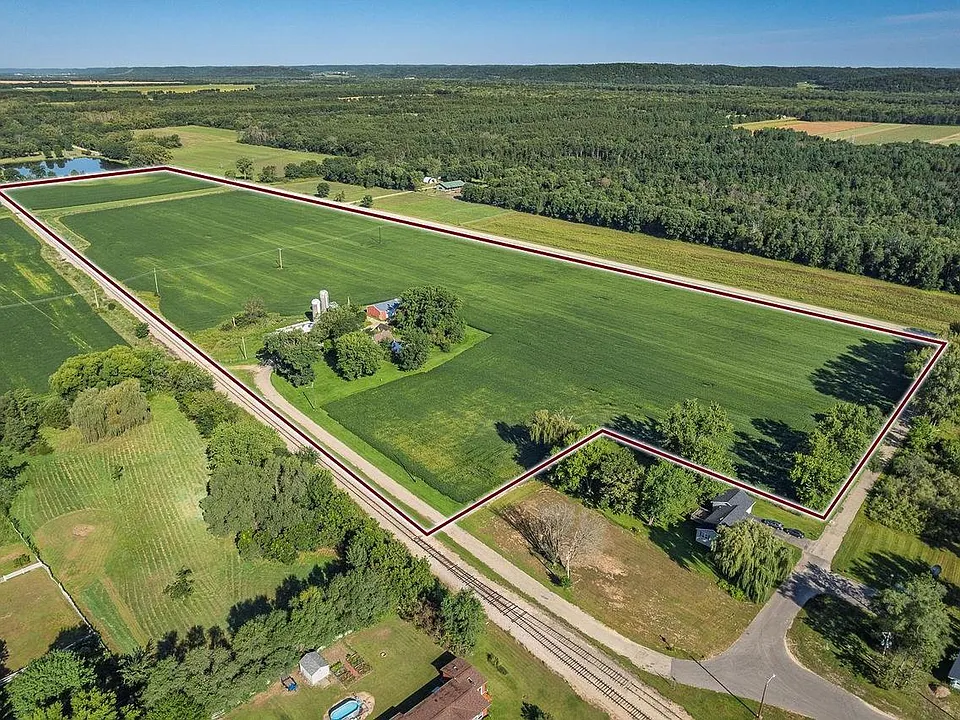 Online Auction: 3-Bedroom Farmette with Outbuildings & 37± Tillable Acres – Starting Bid $100,000