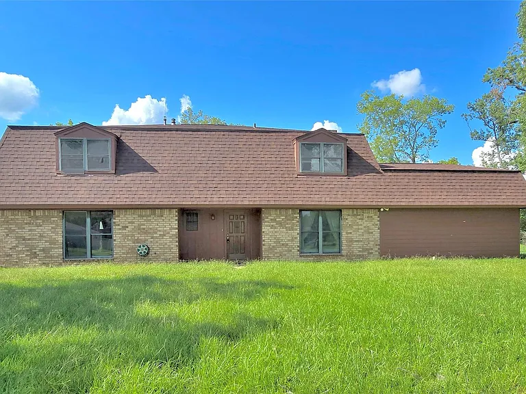Spacious Family Home with Pool, Privacy, and Endless Potential