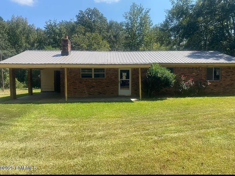4-Bedroom Brick Home on 1 Acre – Great Value & Move-In Ready!